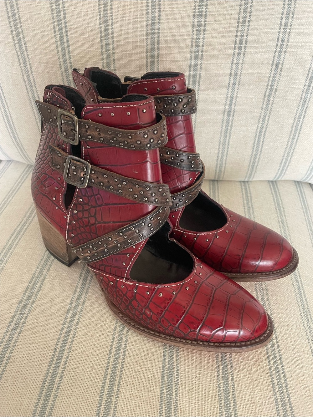 Freebird Saphire Red Croc Cutout Ankle Leather Boots US 11